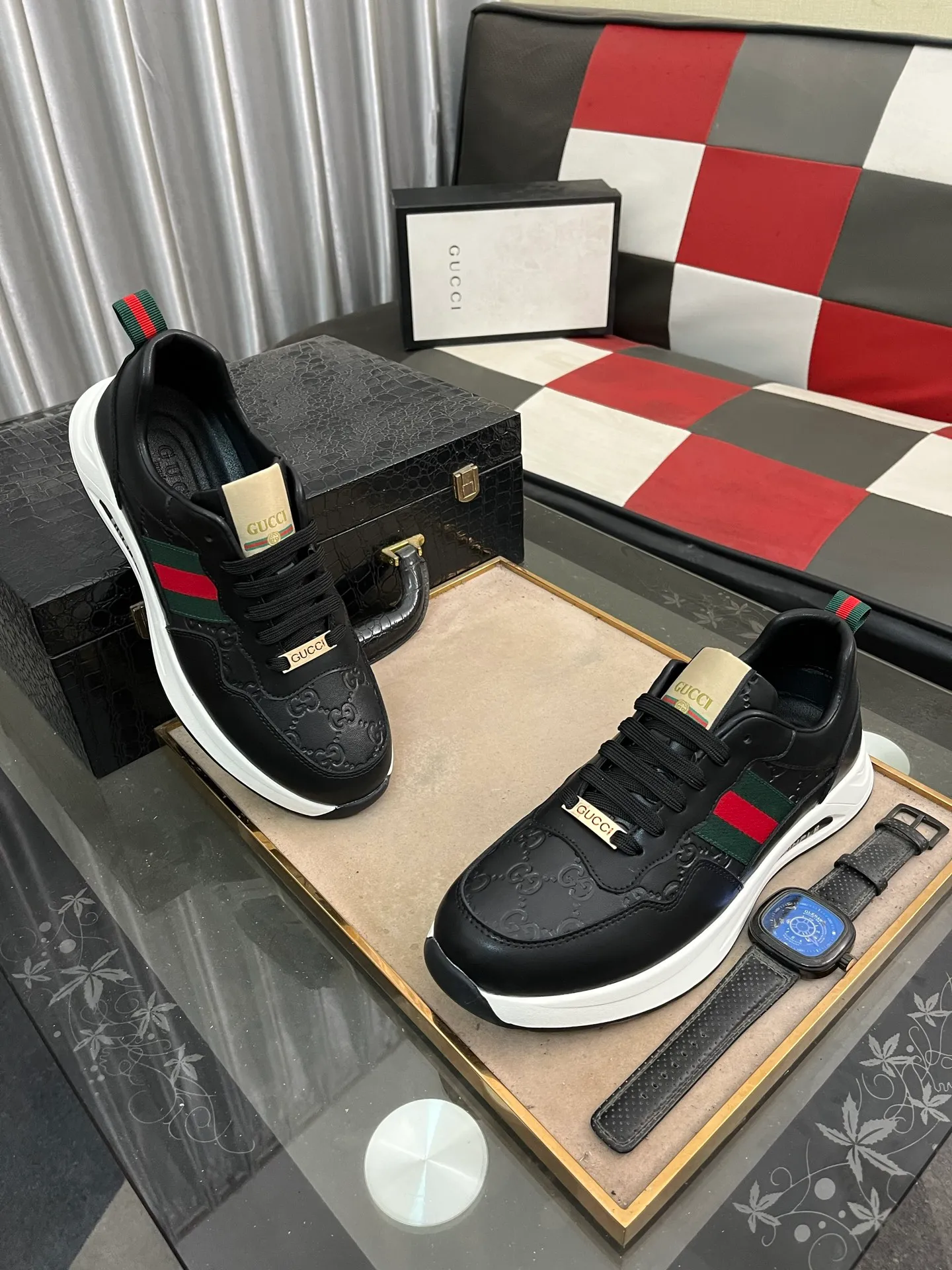 Men's shoes💰420⌚️⌚️[GUCCI] Gucci men's casual shoes are absolutely popular🔥The ultimate matching item for trendy men! The charm of super texture is unstoppable. This is the main recommendation. The upper is made of high-quality cowhide, with pig lining feet and wear-resistant rubber sole. It is noble and elegant! Extremely comfortable🎁🎁You can be as handsome as you want💪 Size 38-44! 2️⃣colors available